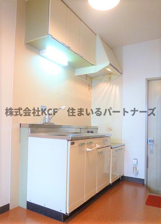 拡大写真:ウッディーハイツ 1階106のキッチンでお料理をお楽しみください