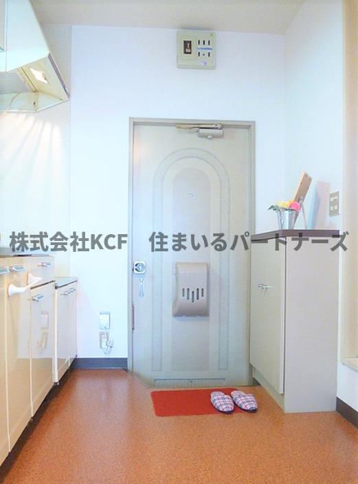拡大写真:ウッディーハイツ 1階106のシンプルで使いやすい玄関です