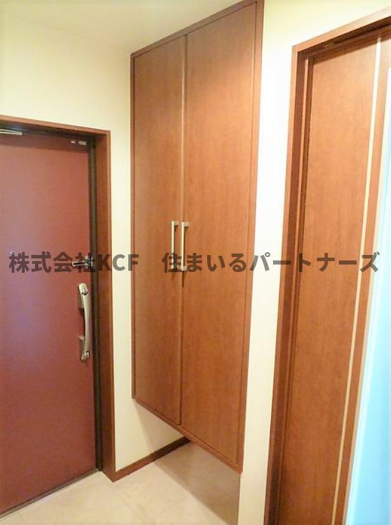 拡大写真:ブランドルフ 4階407の明るい玄関です