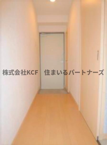 拡大写真:イルプリモ上津 2階202のゆったりとした玄関です