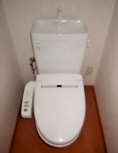 拡大写真:インポート久留米ルビーV 2階203のゆったりとした空間のトイレです