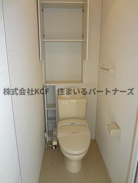拡大写真:ロイヤル・レセンテ B棟 2階207の清潔感のあるトイレです