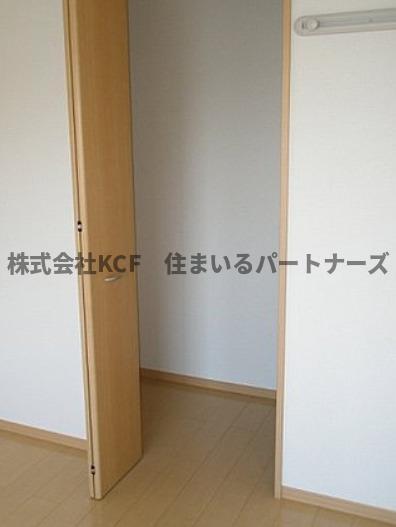 拡大写真:カトレアコート 1階101のたっぷりとした収納スペースです