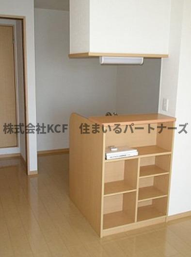 拡大写真:カトレアコート 1階101のゆったりとした居間です