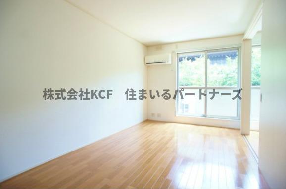 拡大写真:コンフォート・アイ 1階102のおしゃれなリビングです