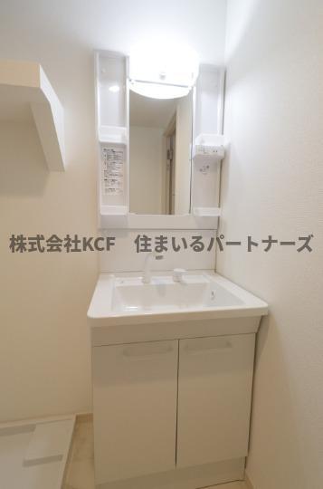 拡大写真:ウインクルム・CREST 2階202の広い洗面スペース