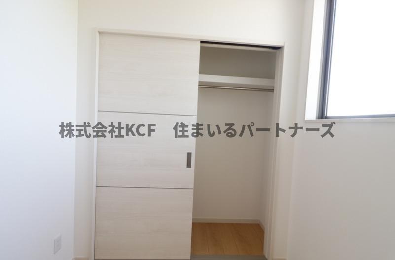 拡大写真:ウインクルム・CREST 2階202の便利な収納スペースです