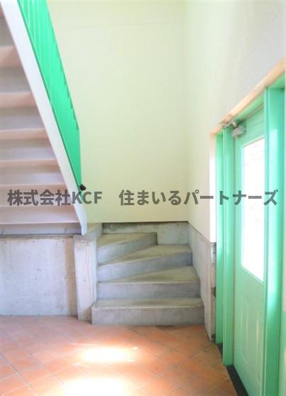 拡大写真:アヴェニール御井 2階2-Cのエントランスです