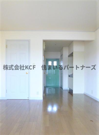 拡大写真:アヴェニール御井 2階2-Cのリビングです