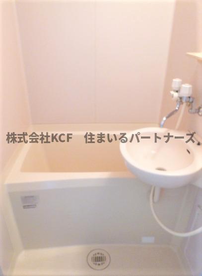 拡大写真:アヴェニール御井 2階2-Cのコンパクトで使いやすいお風呂です