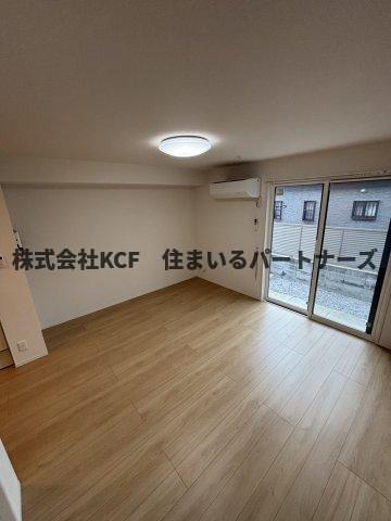 拡大写真:D-roomシャンヴル 1階102のこちらの居間で趣味の時間をお楽しみください