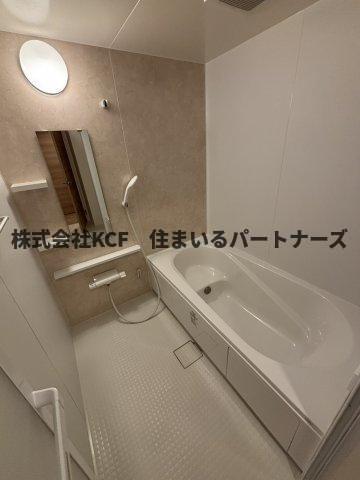 拡大写真:D-roomシャンヴル 1階102のきれいなお風呂です