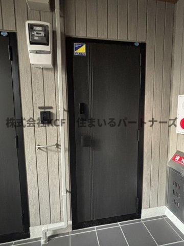 拡大写真:D-ROOM+西町 1階102の明るい玄関です