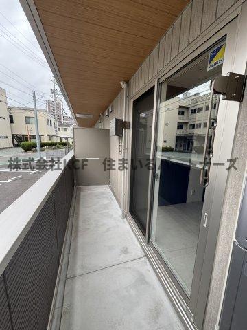拡大写真:D-ROOM+西町 1階102の暖かな日差しのふりそそぐバルコニー