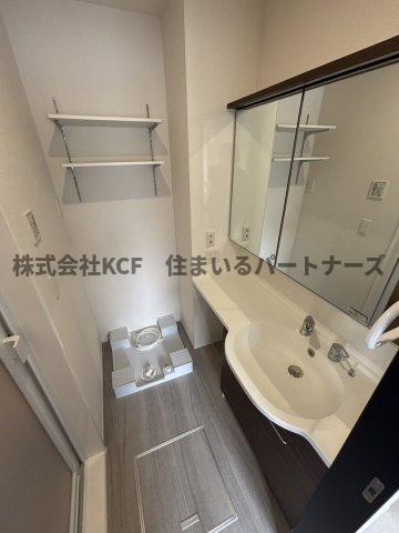 拡大写真:D-ROOM+西町 1階102の明るい洗面所です