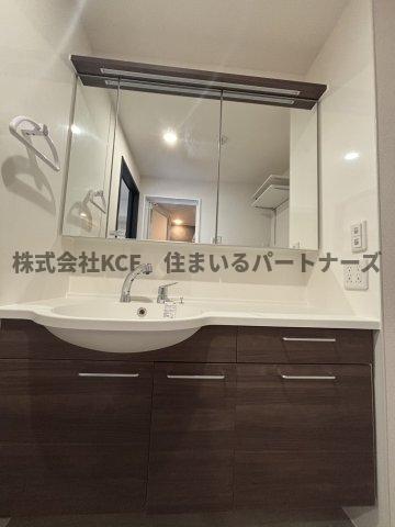 拡大写真:D-ROOM+西町 2階203の忙しい朝には欠かせない洗面所です