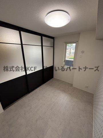 拡大写真:D-ROOM+西町 2階203のおしゃれな居間です