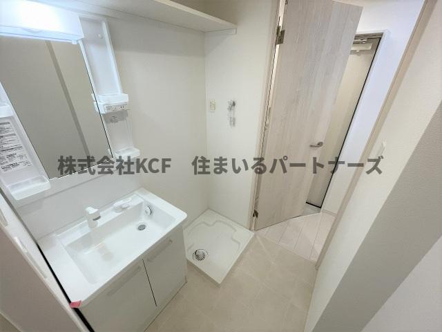 拡大写真:CB久留米カーラ 2階201の独立洗面台、小物を置くことができて便利です