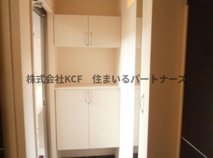 拡大写真：シュトラール 1階101のシンプルで使いやすい玄関です