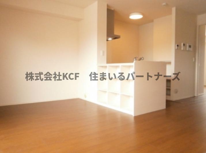 拡大写真：シュトラール 1階101のゆったり過ごせるリビングです