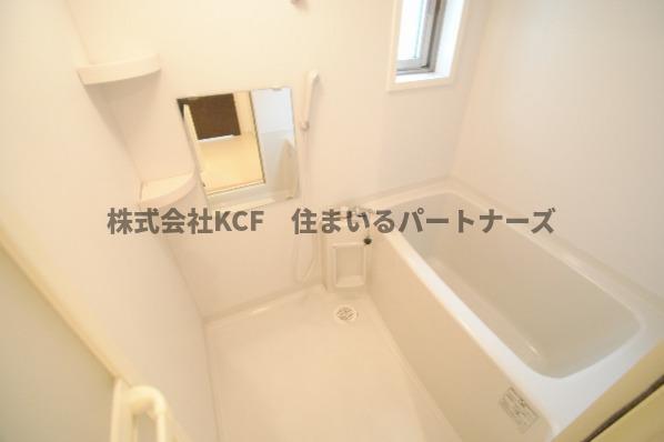 拡大写真:ケープラス 4階401のきれいなお風呂です