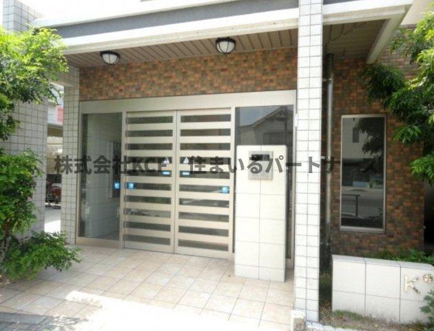拡大写真:ケープラス 4階401の落ち着いたエントランスです