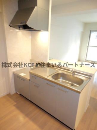 拡大写真:ケープラス 4階401のキッチンでお料理をお楽しみください
