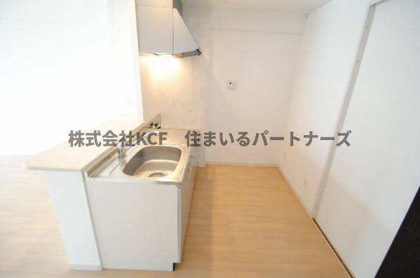 拡大写真:ケープラス 4階401のコンパクトなキッチンで掃除もラクラク