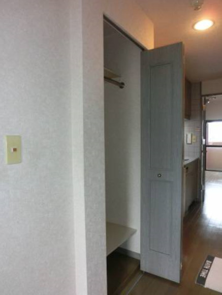 拡大写真:ロマネスク通町第2 7階705の収納があります