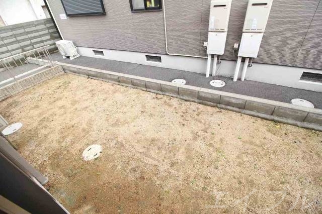 拡大写真:プラージュ A 1階1の庭