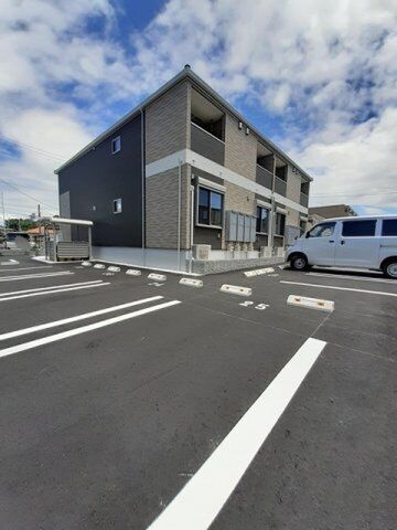 拡大写真:クレッセント 1階103の駐車場に車を止められます
