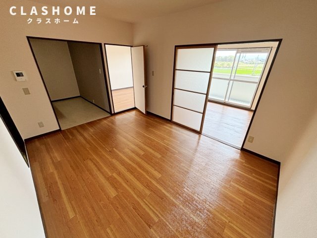 拡大写真：サンライフ弁天 3階307の居間