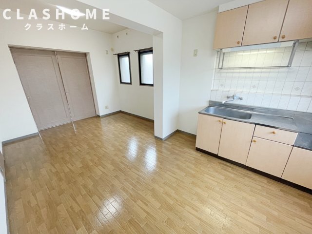 拡大写真：ソレアードパラシオン 3階301の同物件の別部屋になります。