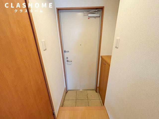 拡大写真:インセンスビレッジ 1階102の玄関