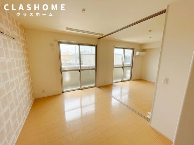 拡大写真:F<エフ> 3階303の同物件の別部屋になります。