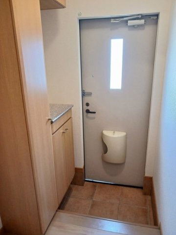 拡大写真:セポージャ徳永Ⅱ番館 1階103の落ち着いた玄関です