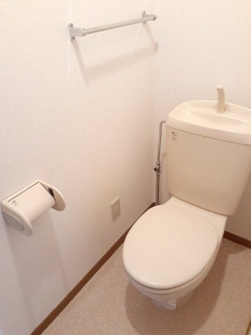 拡大写真:グリーンヒルズⅠ 2階201のシンプルで使いやすいトイレです