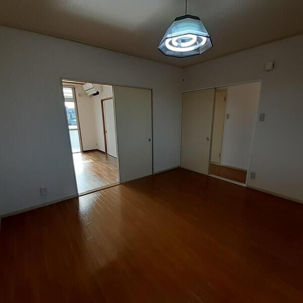 拡大写真:メゾン青山 2階202の居間