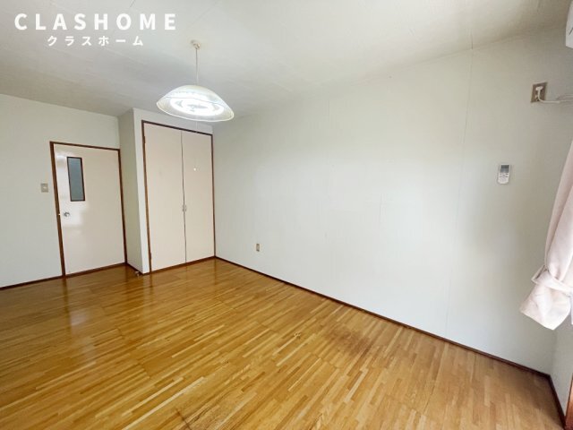 拡大写真:パレス ツルミ 1階1-2の同物件の別部屋になります。