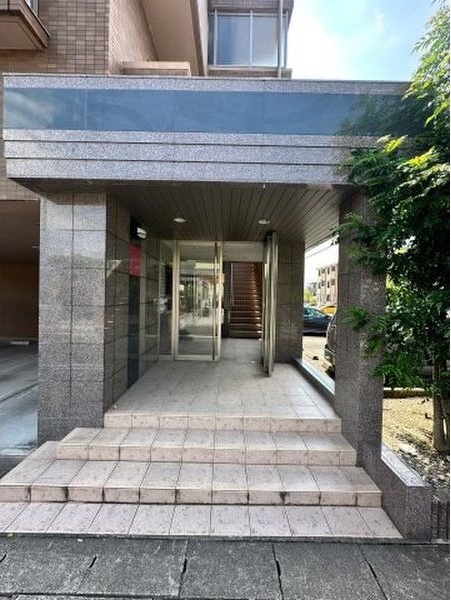 拡大写真:レージュ新栄町 2階205のエントランス