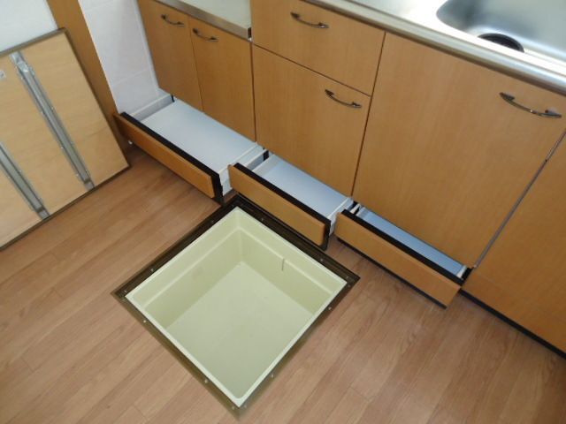 拡大写真:ハピネス久伝原 1階101の収納