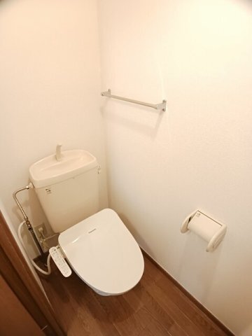 拡大写真:ハイム 駅東 1階102のトイレもきれいです