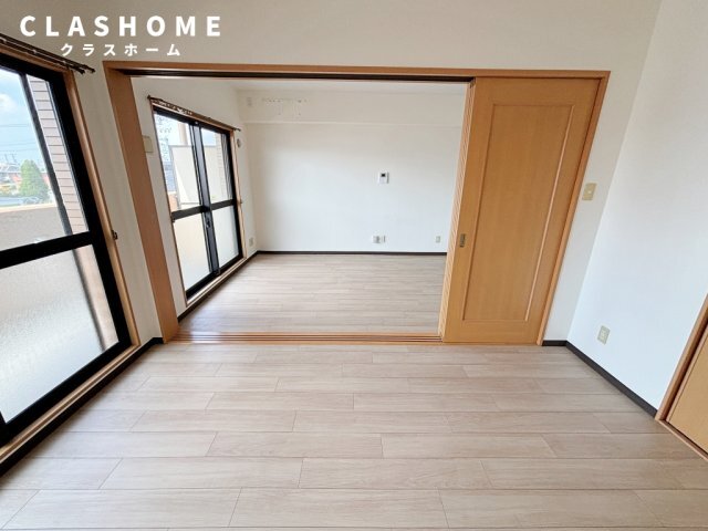 拡大写真：サルビア 3階302の居間
