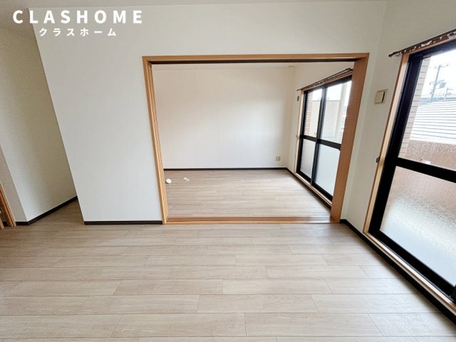 拡大写真：サルビア 3階302の居間