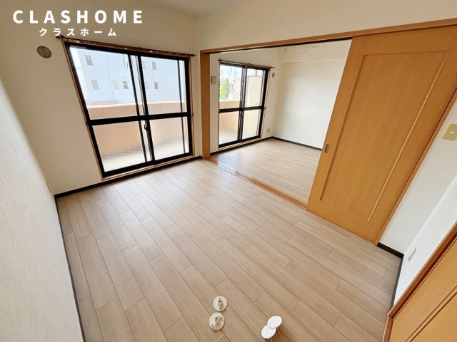 拡大写真：サルビア 3階302の居間