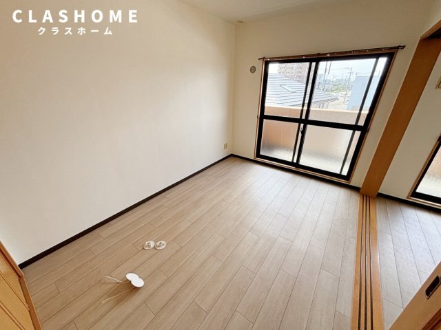 拡大写真：サルビア 3階302の居間