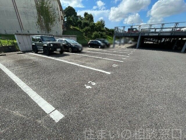 拡大写真:岡崎市欠町字三田田南通 4階405の駐車場