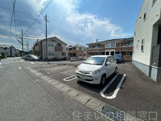 拡大写真:額田郡幸田町大字相見字阿原 2階201の駐車場
