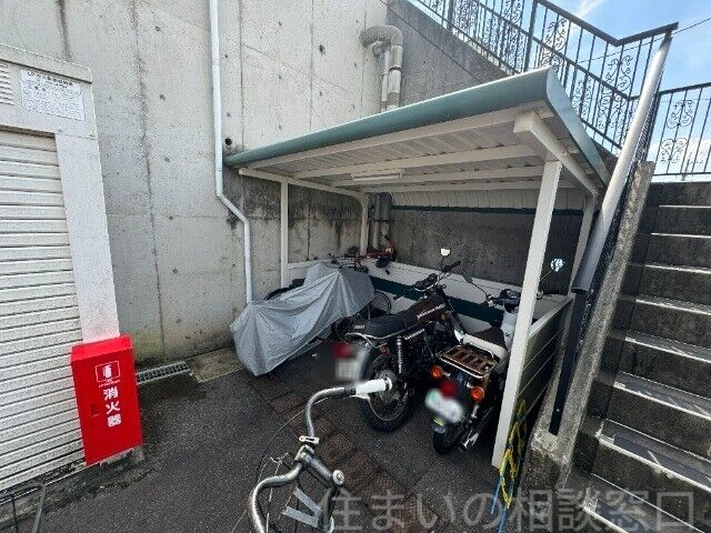 拡大写真：岡崎市松橋町１丁目 1階107の敷地内・建物