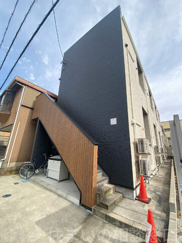 拡大写真:岡崎市十王町2丁目 2階203のエントランス